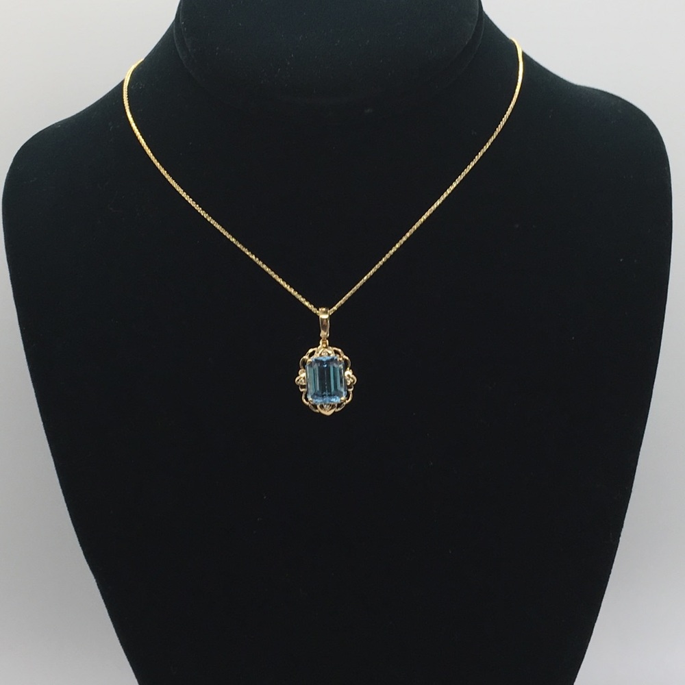 14 karat gold pendant with emerald cut Blue Topaz